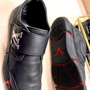 LOUIS VUITTON Twist black and red Leather Frontrow buckle Logo Low Top Sneakers